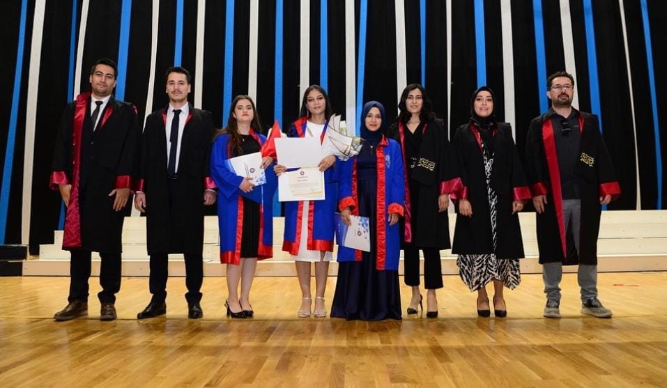 2024-2025 Eğitim-Öğretim Dönemi Fizyoterapi Programı Mezunlarından Dereceye Giren Öğrencilerimizi Tebrik Ederiz.